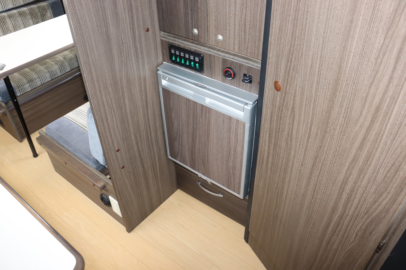 キャンピングカー キャブコン ｶﾑﾛｰﾄﾞ 東和 ｳﾞｫｰﾝDC