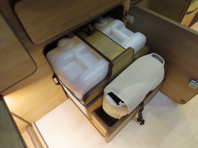 キャンピングカー バンコン ﾊｲｴｰｽ FOCS ｼｴｽﾀ 4WD　FFﾋｰﾀｰ