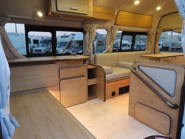 キャンピングカー バンコン ﾊｲｴｰｽ FOCS ｼｴｽﾀ 4WD　FFﾋｰﾀｰ