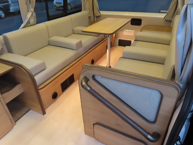 キャンピングカー バンコン ﾊｲｴｰｽ FOCS ｼｴｽﾀ 4WD　FFﾋｰﾀｰ