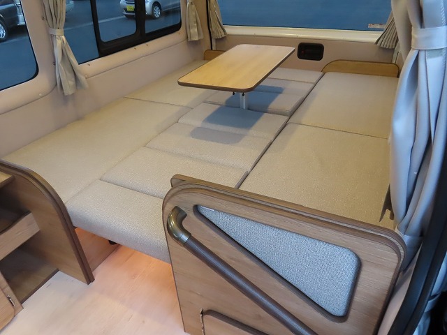 キャンピングカー バンコン ﾊｲｴｰｽ FOCS ｼｴｽﾀ 4WD　FFﾋｰﾀｰ