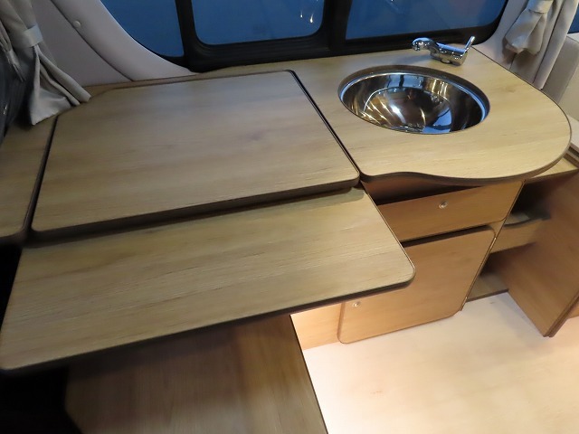 キャンピングカー バンコン ﾊｲｴｰｽ FOCS ｼｴｽﾀ 4WD　FFﾋｰﾀｰ