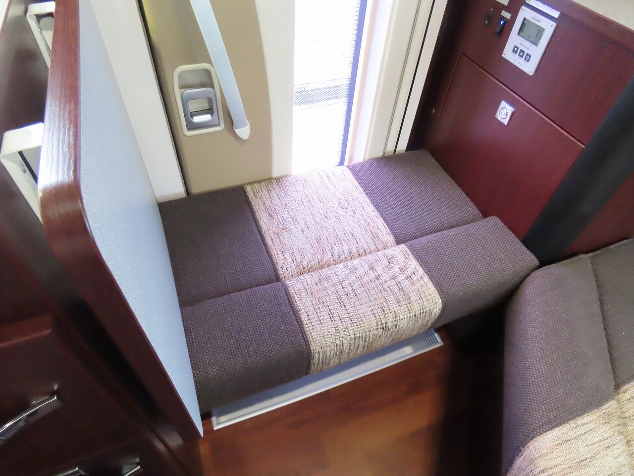 キャンピングカー キャブコン ｶﾑﾛｰﾄﾞ ﾅｯﾂRV製　ｸﾚｿﾝﾎﾞﾔｰｼﾞｭ　ﾀｲﾌﾟX