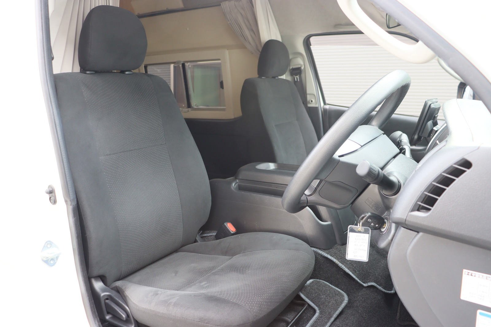 キャンピングカー バンコン ﾊｲｴｰｽ ﾊﾞｰﾃﾞﾝ ｶﾘﾓｸ ｸﾞﾗﾝﾃﾞ仕様 4WD