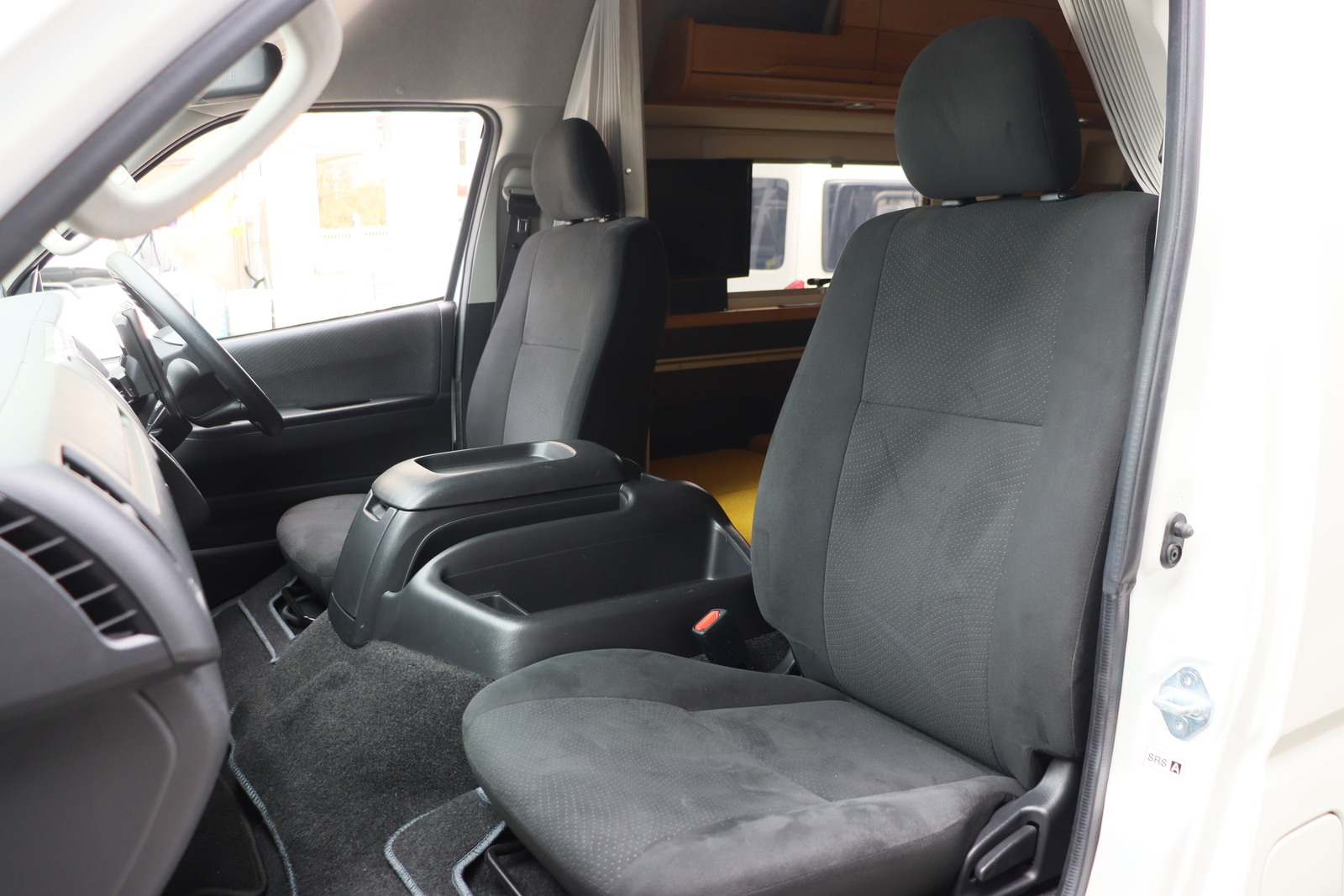 キャンピングカー バンコン ﾊｲｴｰｽ ﾊﾞｰﾃﾞﾝ ｶﾘﾓｸ ｸﾞﾗﾝﾃﾞ仕様 4WD