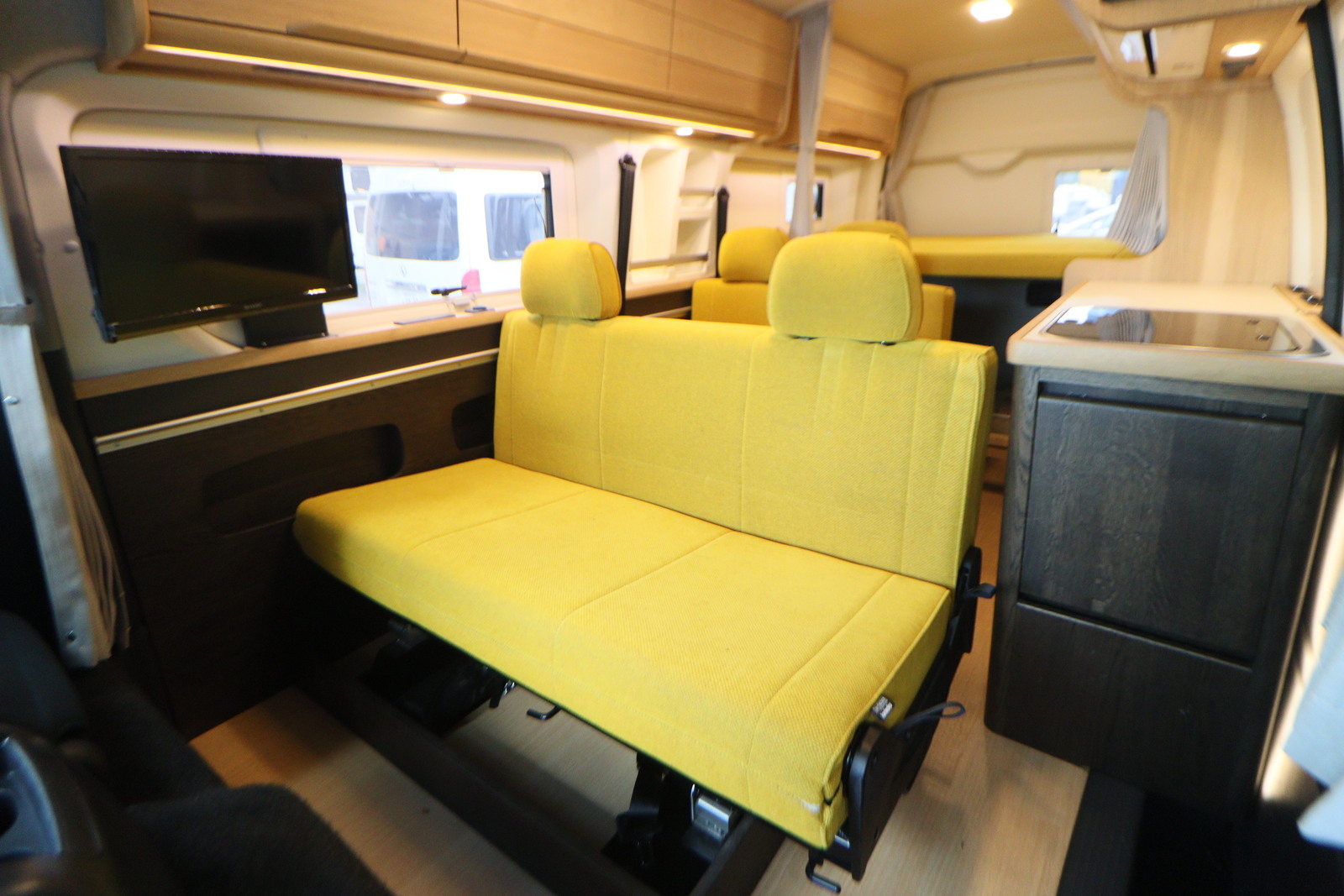 キャンピングカー バンコン ﾊｲｴｰｽ ﾊﾞｰﾃﾞﾝ ｶﾘﾓｸ ｸﾞﾗﾝﾃﾞ仕様 4WD