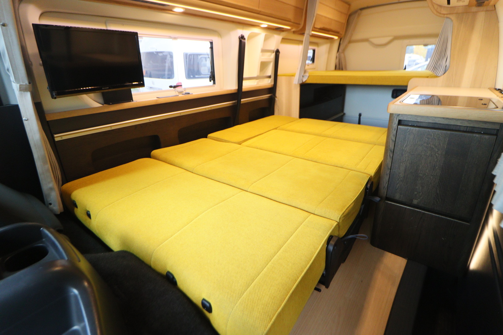 キャンピングカー バンコン ﾊｲｴｰｽ ﾊﾞｰﾃﾞﾝ ｶﾘﾓｸ ｸﾞﾗﾝﾃﾞ仕様 4WD