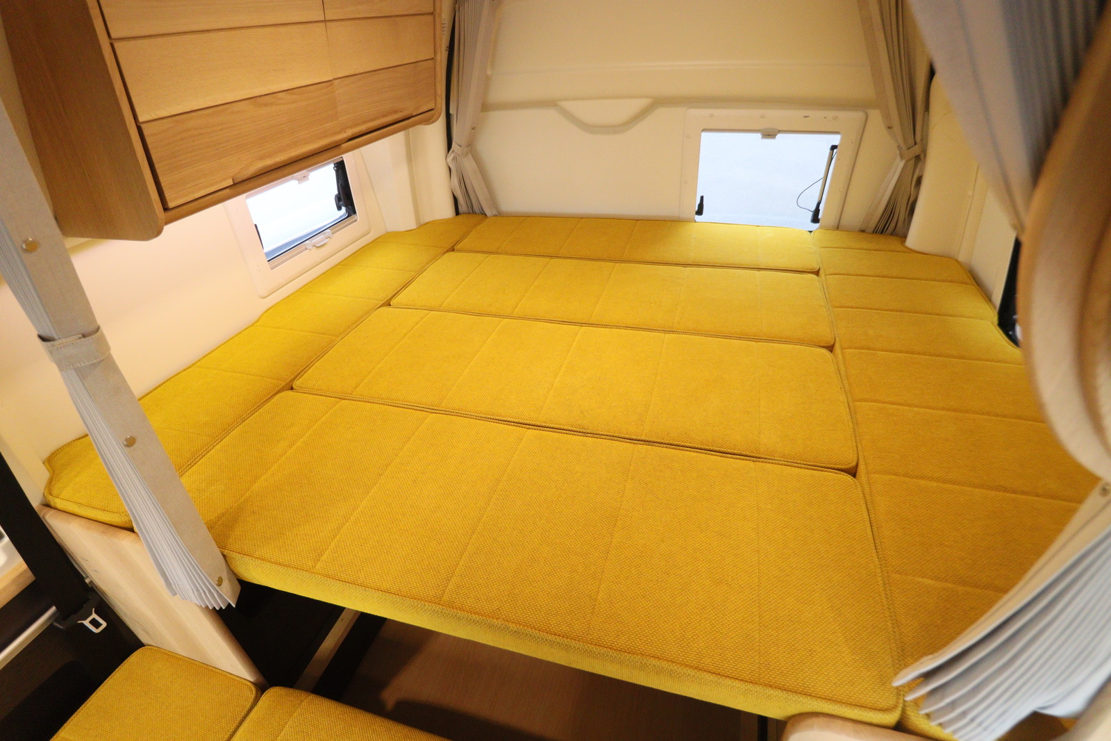 キャンピングカー バンコン ﾊｲｴｰｽ ﾊﾞｰﾃﾞﾝ ｶﾘﾓｸ ｸﾞﾗﾝﾃﾞ仕様 4WD