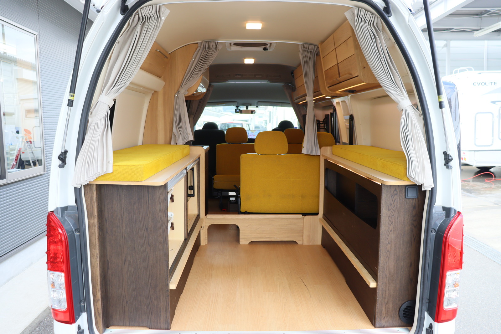 キャンピングカー バンコン ﾊｲｴｰｽ ﾊﾞｰﾃﾞﾝ ｶﾘﾓｸ ｸﾞﾗﾝﾃﾞ仕様 4WD