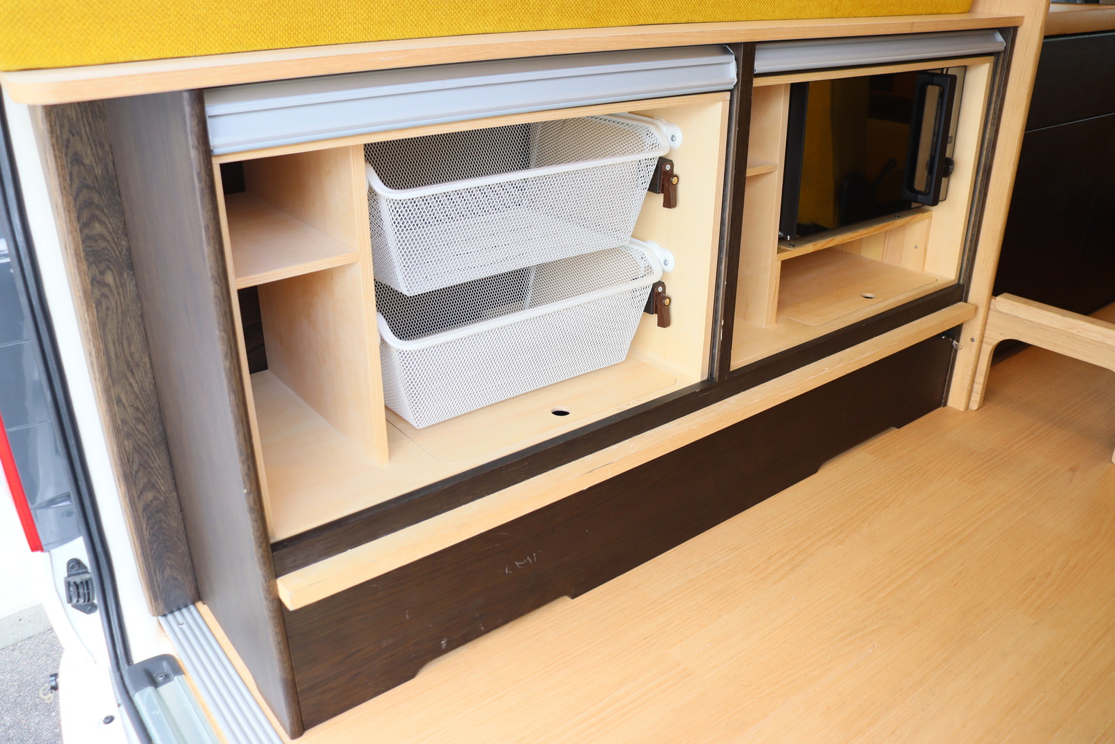 キャンピングカー バンコン ﾊｲｴｰｽ ﾊﾞｰﾃﾞﾝ ｶﾘﾓｸ ｸﾞﾗﾝﾃﾞ仕様 4WD