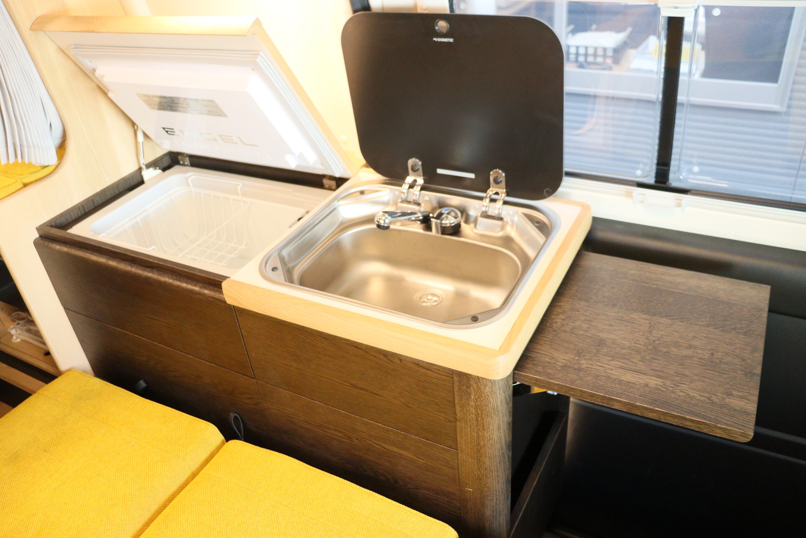 キャンピングカー バンコン ﾊｲｴｰｽ ﾊﾞｰﾃﾞﾝ ｶﾘﾓｸ ｸﾞﾗﾝﾃﾞ仕様 4WD