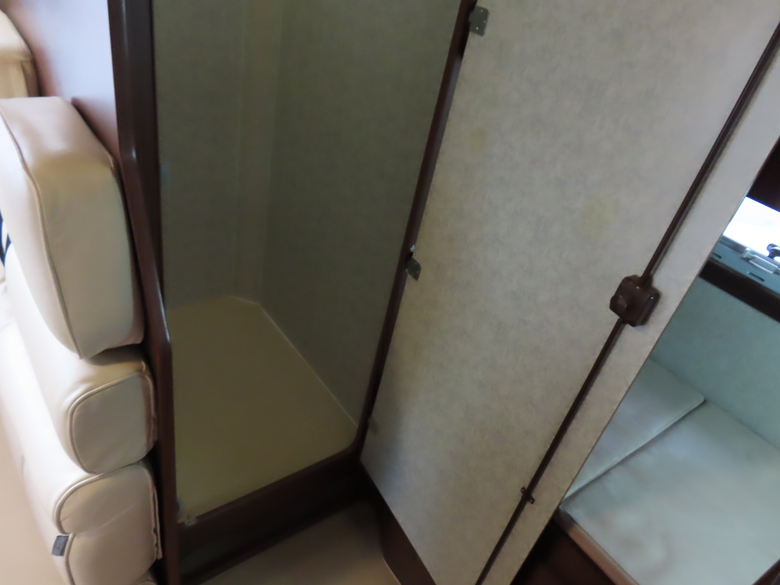 キャンピングカー キャブコン ﾊｲｴｰｽ ﾌｧﾝﾙｰﾁｪｾﾚﾝｹﾞﾃｨ 窓ｴｱｺﾝ 4WD