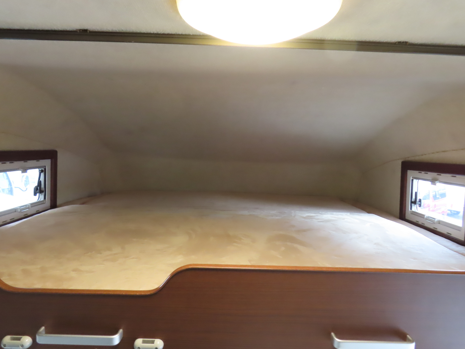 キャンピングカー キャブコン ﾊｲｴｰｽ ﾌｧﾝﾙｰﾁｪｾﾚﾝｹﾞﾃｨ 窓ｴｱｺﾝ 4WD