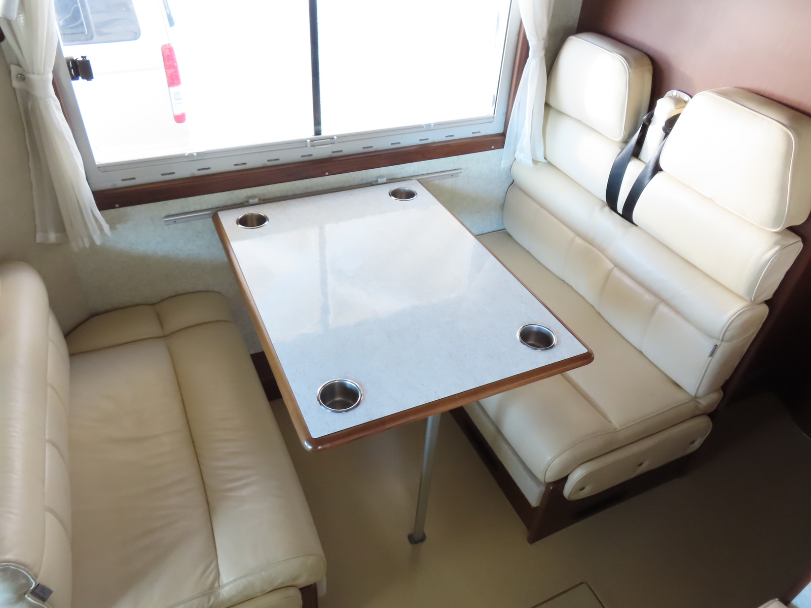 キャンピングカー キャブコン ﾊｲｴｰｽ ﾌｧﾝﾙｰﾁｪｾﾚﾝｹﾞﾃｨ 窓ｴｱｺﾝ 4WD