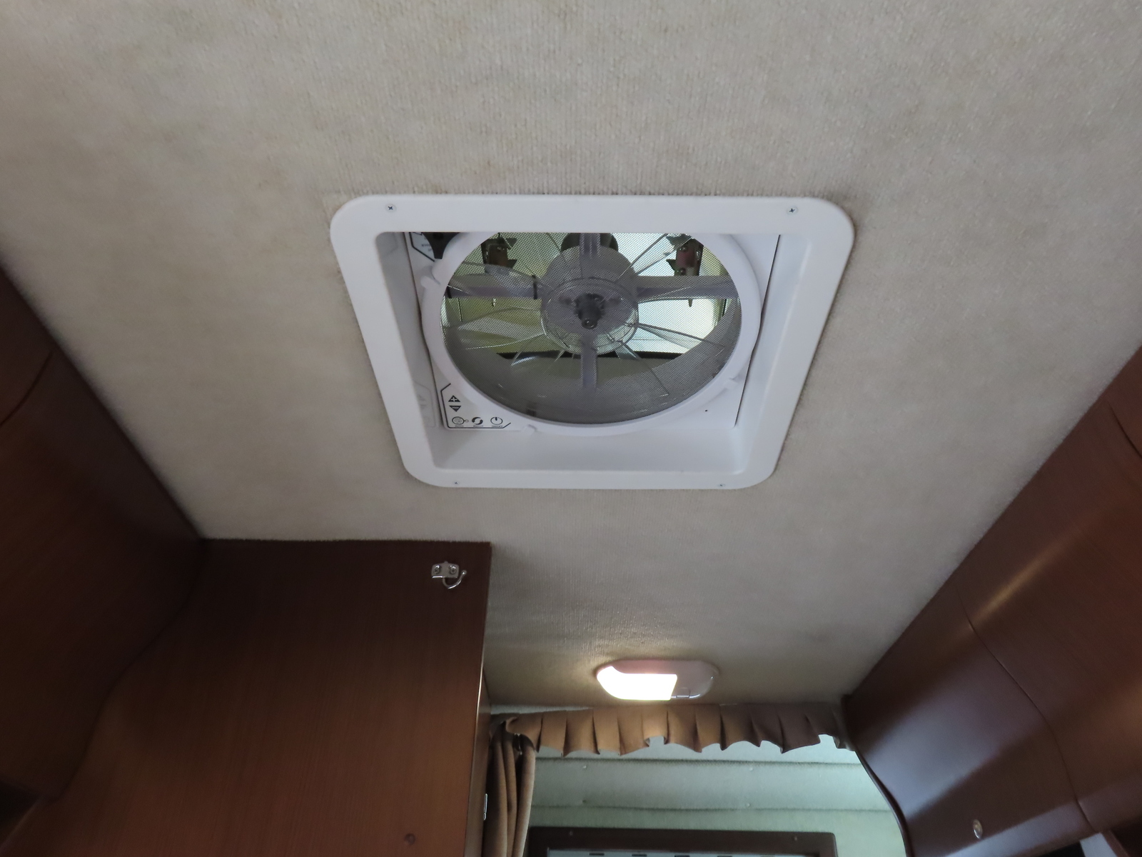 キャンピングカー キャブコン ﾊｲｴｰｽ ﾌｧﾝﾙｰﾁｪｾﾚﾝｹﾞﾃｨ 窓ｴｱｺﾝ 4WD