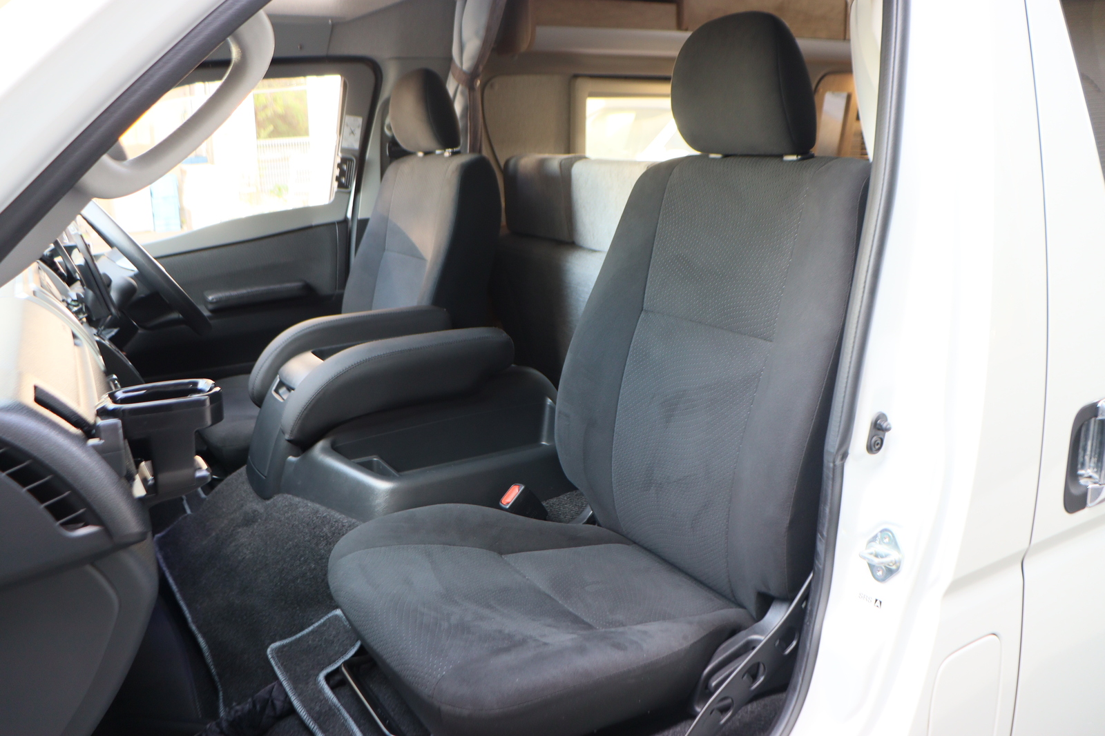 キャンピングカー バンコン ﾊｲｴｰｽ ﾅｯﾂRVﾘｰｸⅢ 家庭用ｴｱｺﾝ FFﾋｰﾀｰ