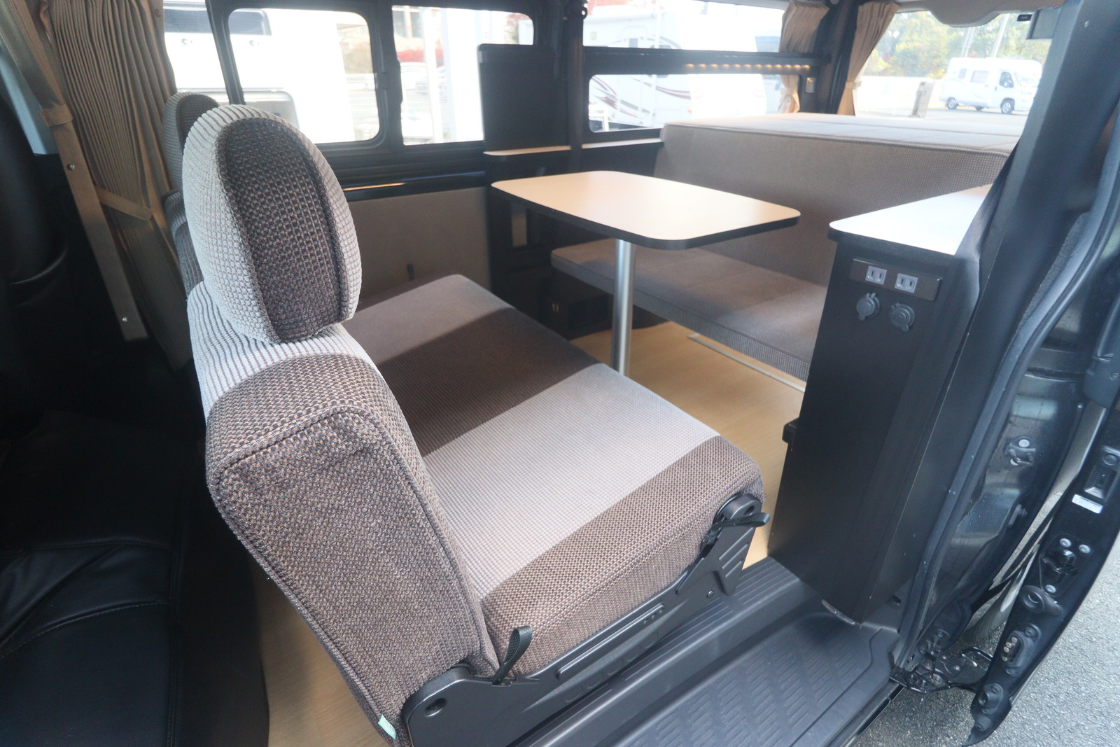 キャンピングカー バンコン ﾊｲｴｰｽ ﾄｲﾌｧｸﾄﾘｰ ﾄｲｽﾞﾎﾞｯｸｽ470