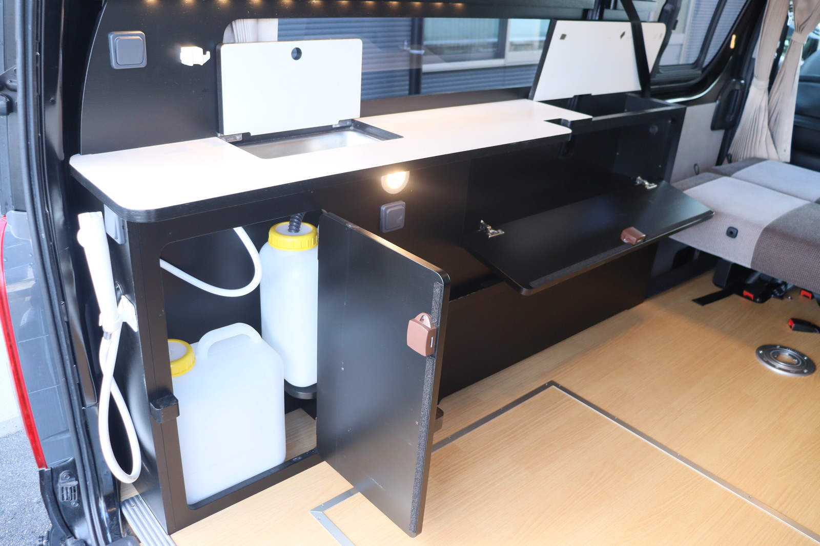 キャンピングカー バンコン ﾊｲｴｰｽ ﾄｲﾌｧｸﾄﾘｰ ﾄｲｽﾞﾎﾞｯｸｽ470