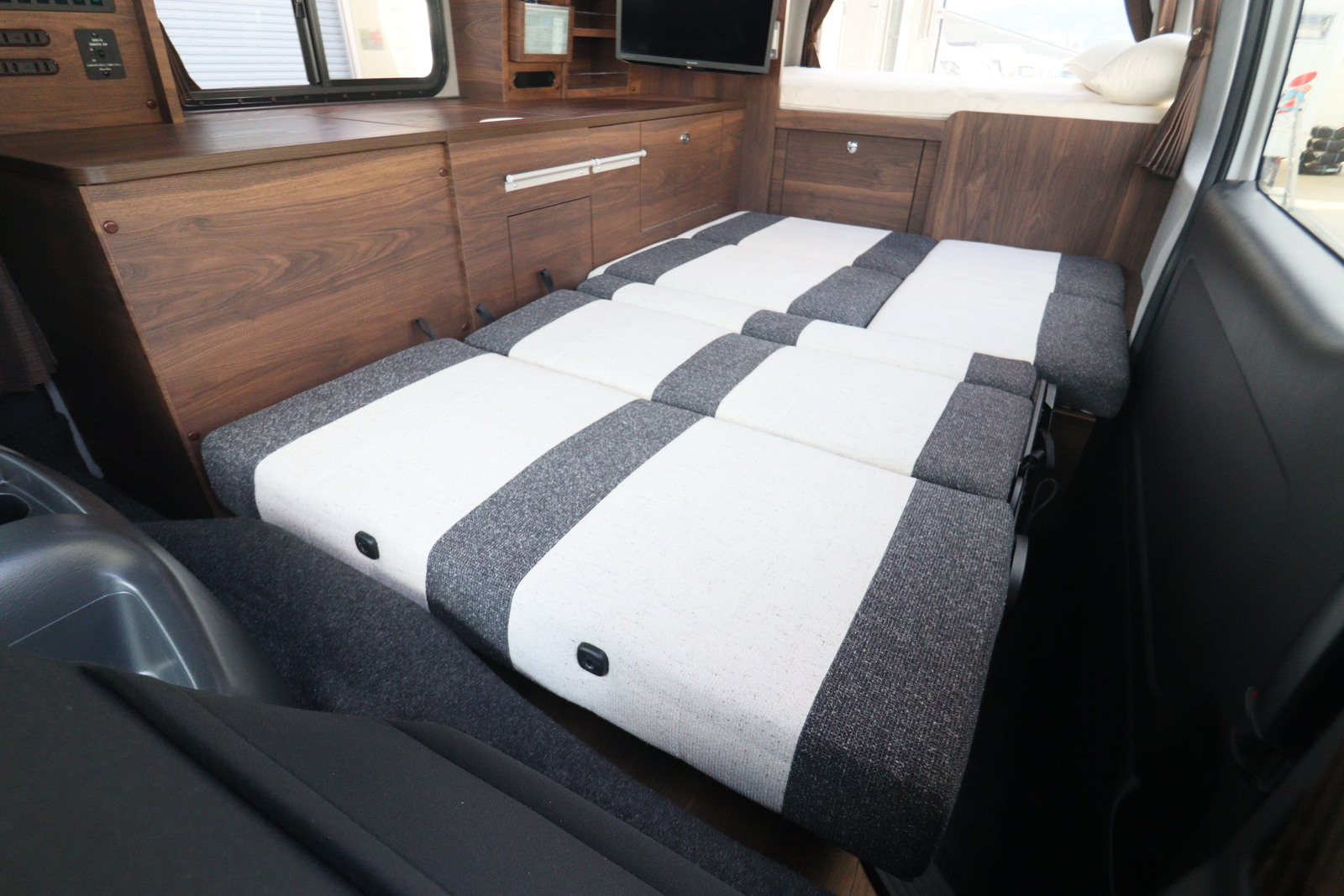 キャンピングカー バンコン ﾊｲｴｰｽ ｷｬﾝﾊﾟｰ鹿児島 ﾚﾑBV　DCｸｰﾗｰ