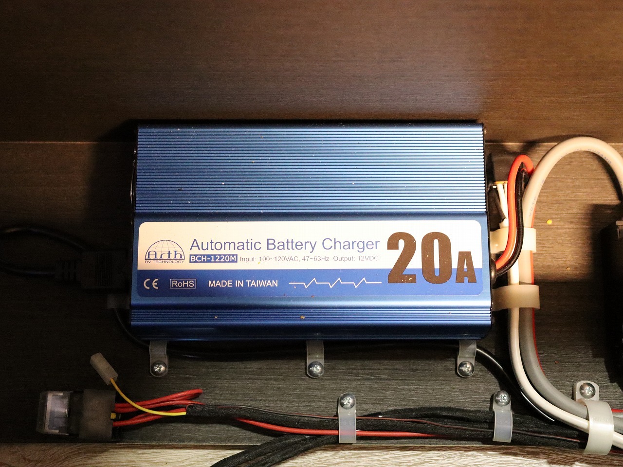 キャンピングカー バンコン ﾊｲｴｰｽ FOCS DS-F 4WD　FF　DC冷蔵庫