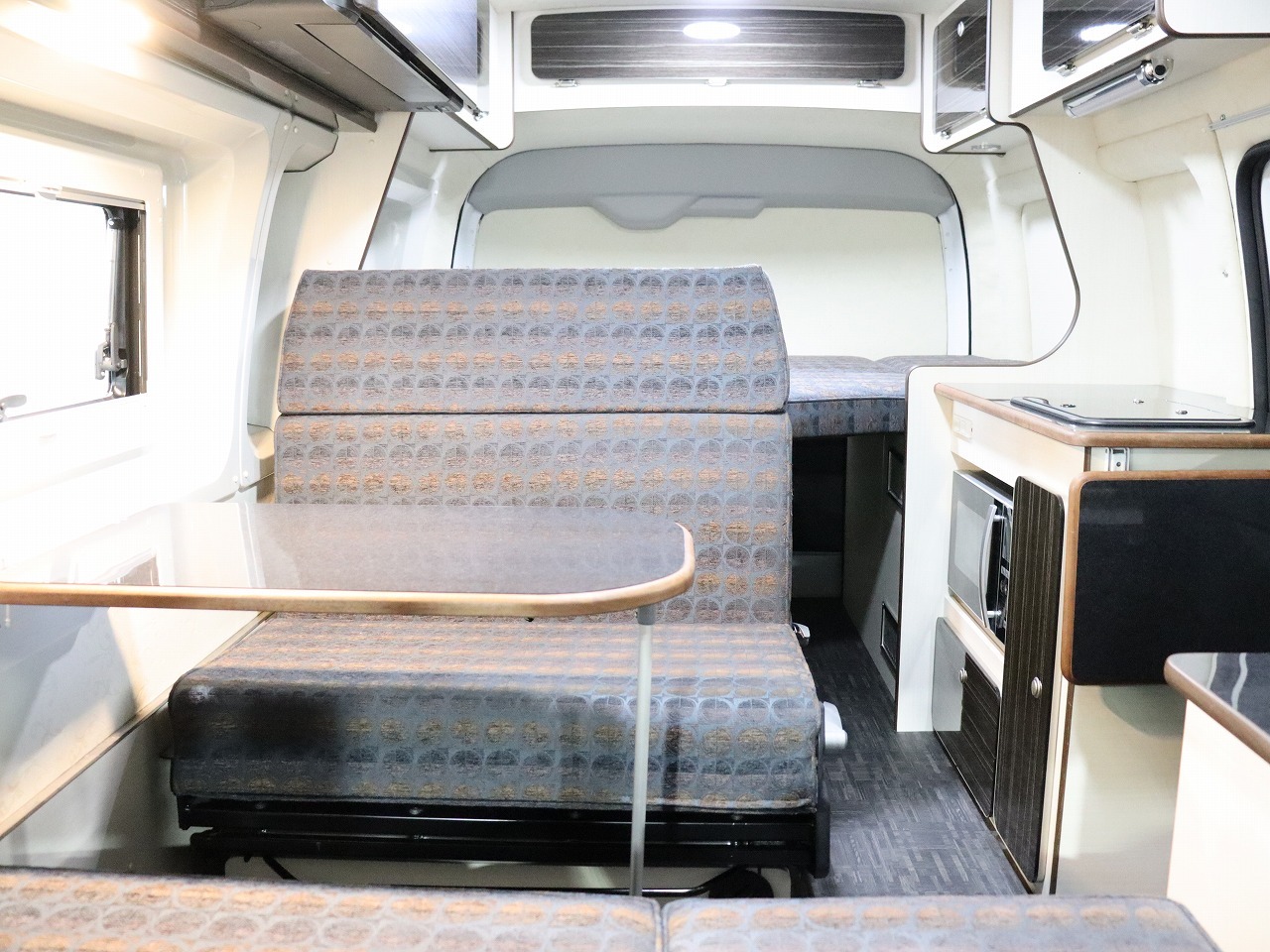 キャンピングカー バンコン ﾊｲｴｰｽ ｷｬﾝﾊﾟｰｱｼｽﾄ ﾎﾛｳ 4WD　FF