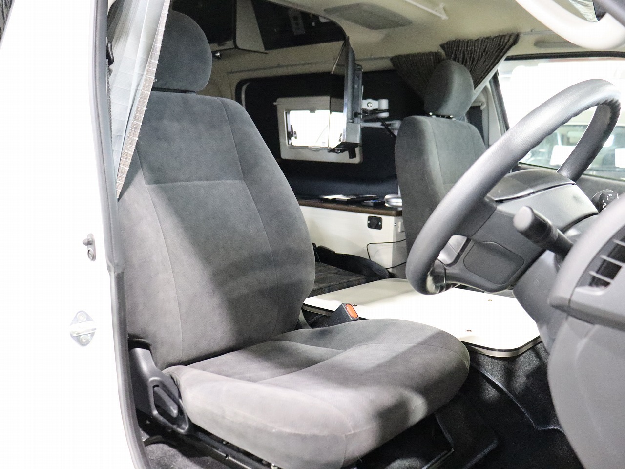 キャンピングカー バンコン ﾊｲｴｰｽ ｷｬﾝﾊﾟｰｱｼｽﾄ ﾎﾛｳ 4WD　FF