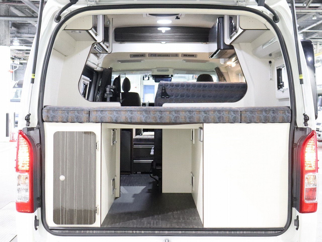 キャンピングカー バンコン ﾊｲｴｰｽ ｷｬﾝﾊﾟｰｱｼｽﾄ ﾎﾛｳ 4WD　FF