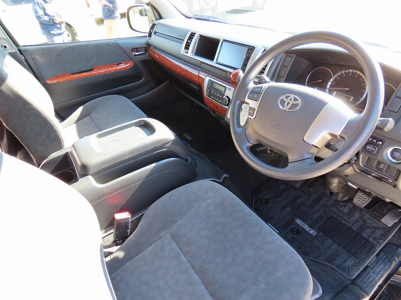 キャンピングカー バンコン ﾊｲｴｰｽ　FOCS DSﾌﾟﾚﾐｱﾑ