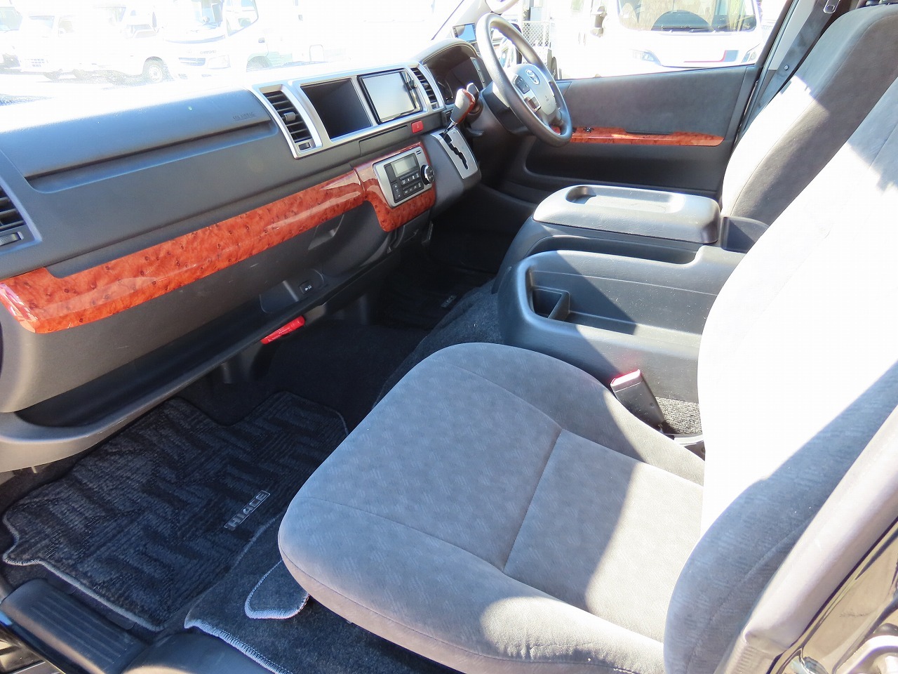 キャンピングカー バンコン ﾊｲｴｰｽ　FOCS DSﾌﾟﾚﾐｱﾑ