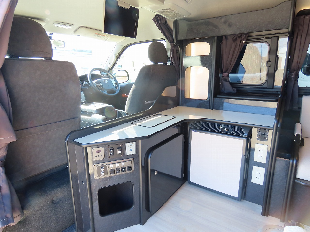 キャンピングカー バンコン ﾊｲｴｰｽ　FOCS DSﾌﾟﾚﾐｱﾑ