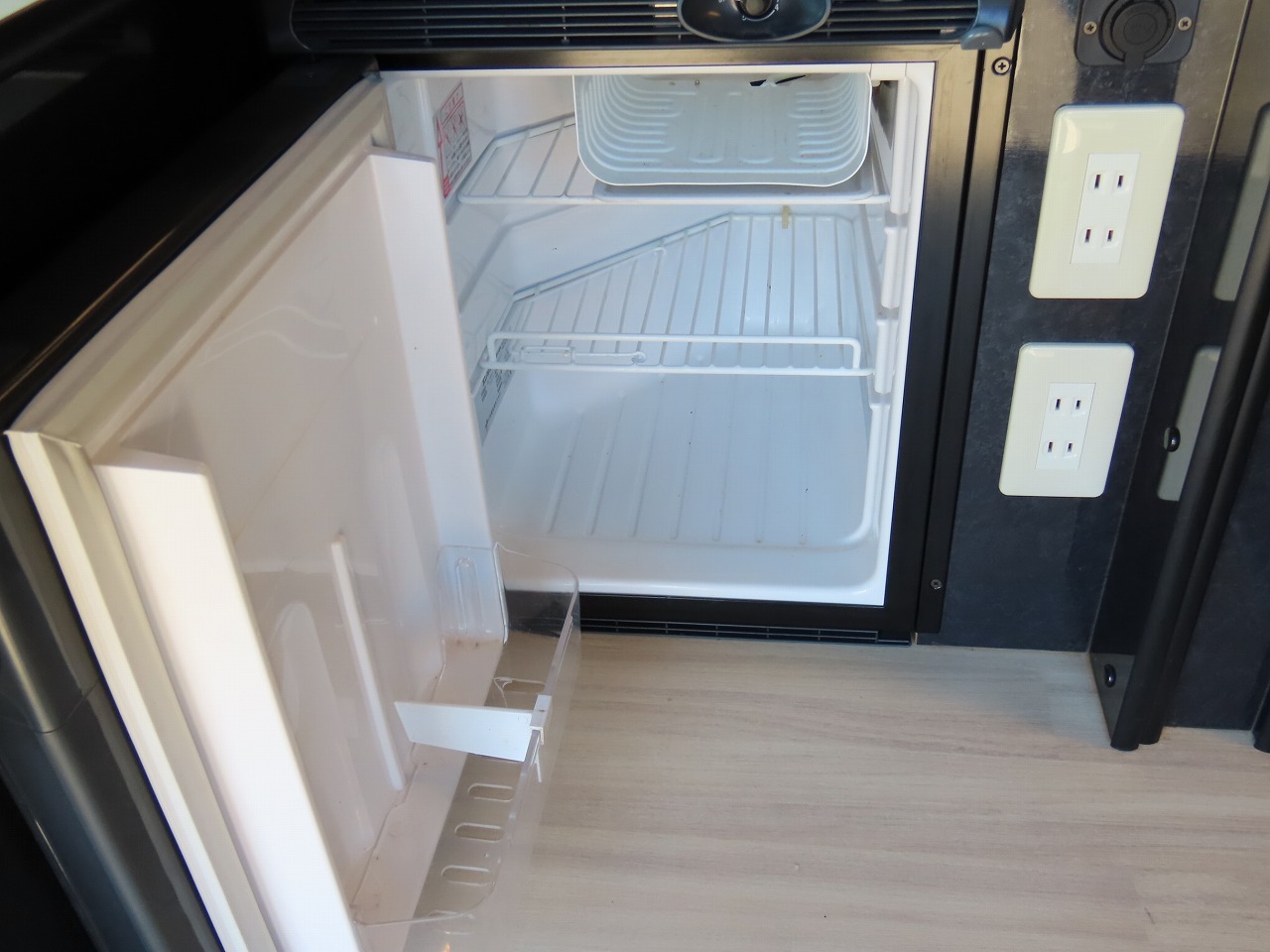 キャンピングカー バンコン ﾊｲｴｰｽ　FOCS DSﾌﾟﾚﾐｱﾑ