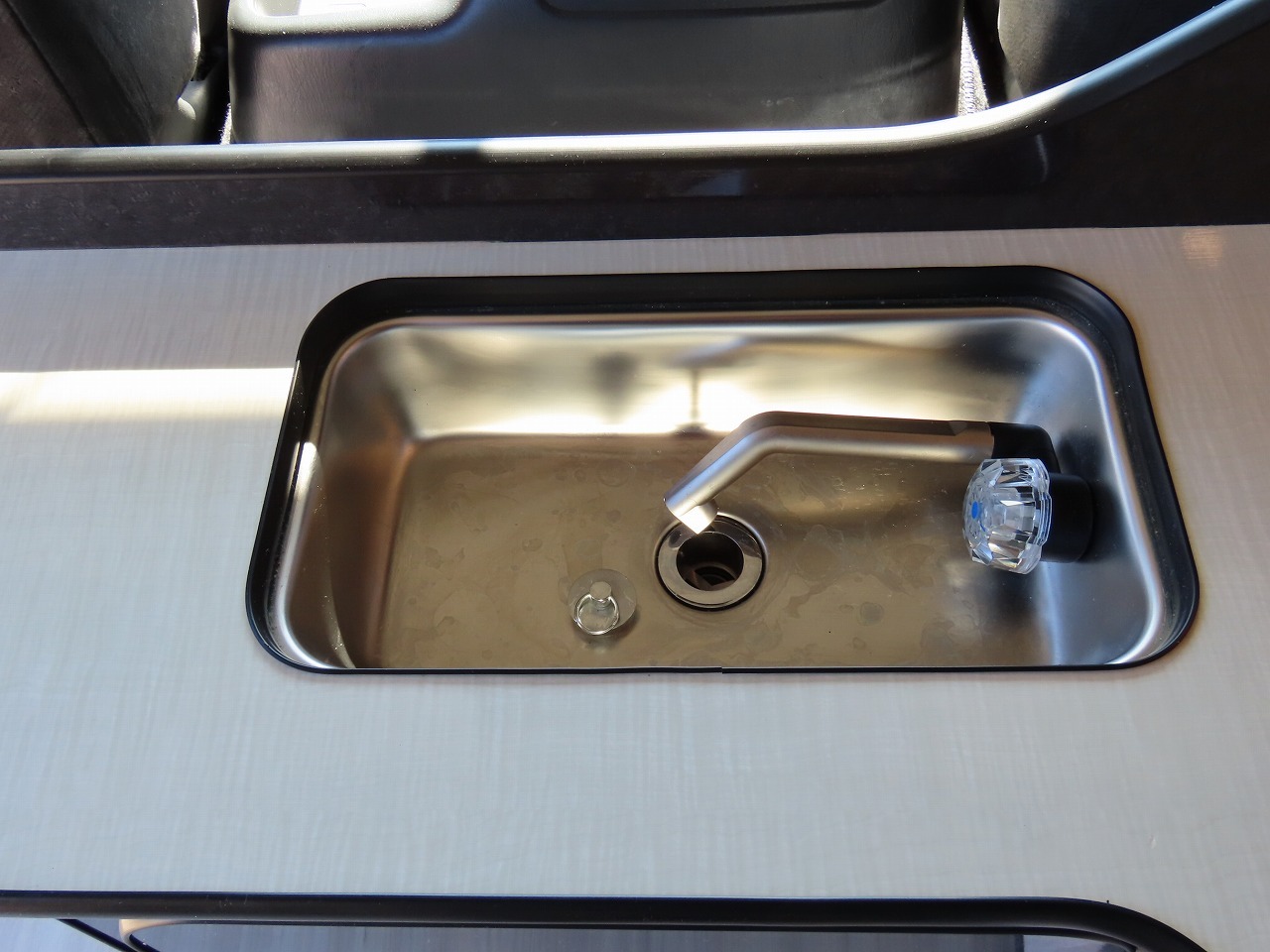 キャンピングカー バンコン ﾊｲｴｰｽ　FOCS DSﾌﾟﾚﾐｱﾑ