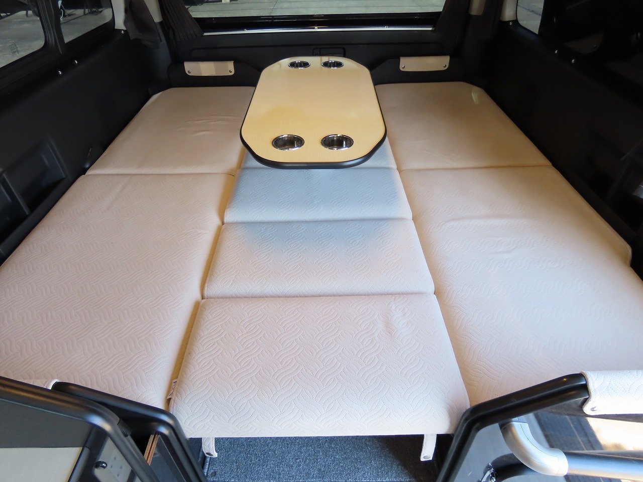 キャンピングカー バンコン ﾊｲｴｰｽ　FOCS DSﾌﾟﾚﾐｱﾑ