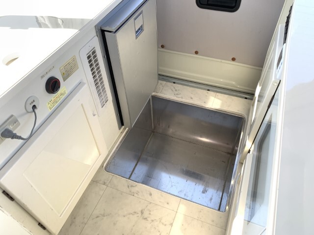 キャンピングカー バンコン RVﾋﾞｯｸﾌｯﾄ ｽｳｨﾝｸﾞN4.7 ｸｰﾗｰ FF暖房