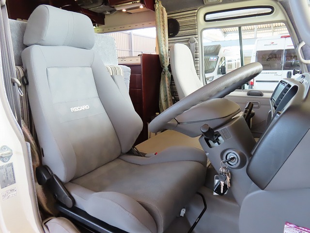 キャンピングカー バスコン ｺｰｽﾀｰ ﾅｯﾂRV ﾎﾞｰﾀﾞｰ60　発電機