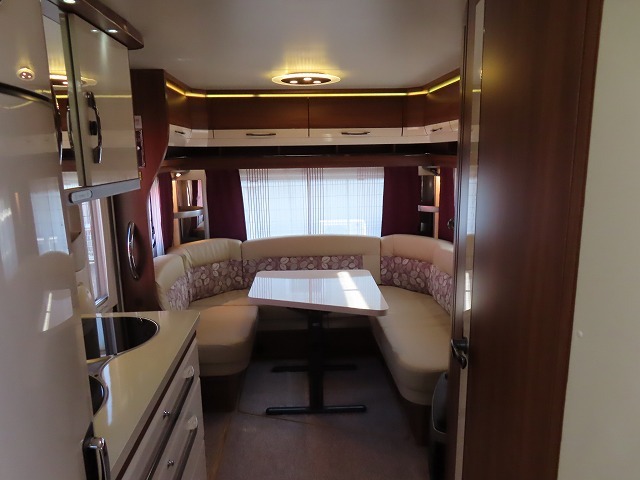 キャンピングカー トレーラー ﾎﾋﾞｰ 495ULｴｸｾﾚﾝﾄ　要牽引免許　家庭用AC