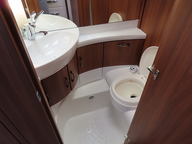 キャンピングカー トレーラー ﾎﾋﾞｰ 495ULｴｸｾﾚﾝﾄ　要牽引免許　家庭用AC