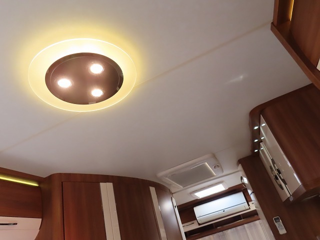 キャンピングカー トレーラー ﾎﾋﾞｰ 495ULｴｸｾﾚﾝﾄ　要牽引免許　家庭用AC