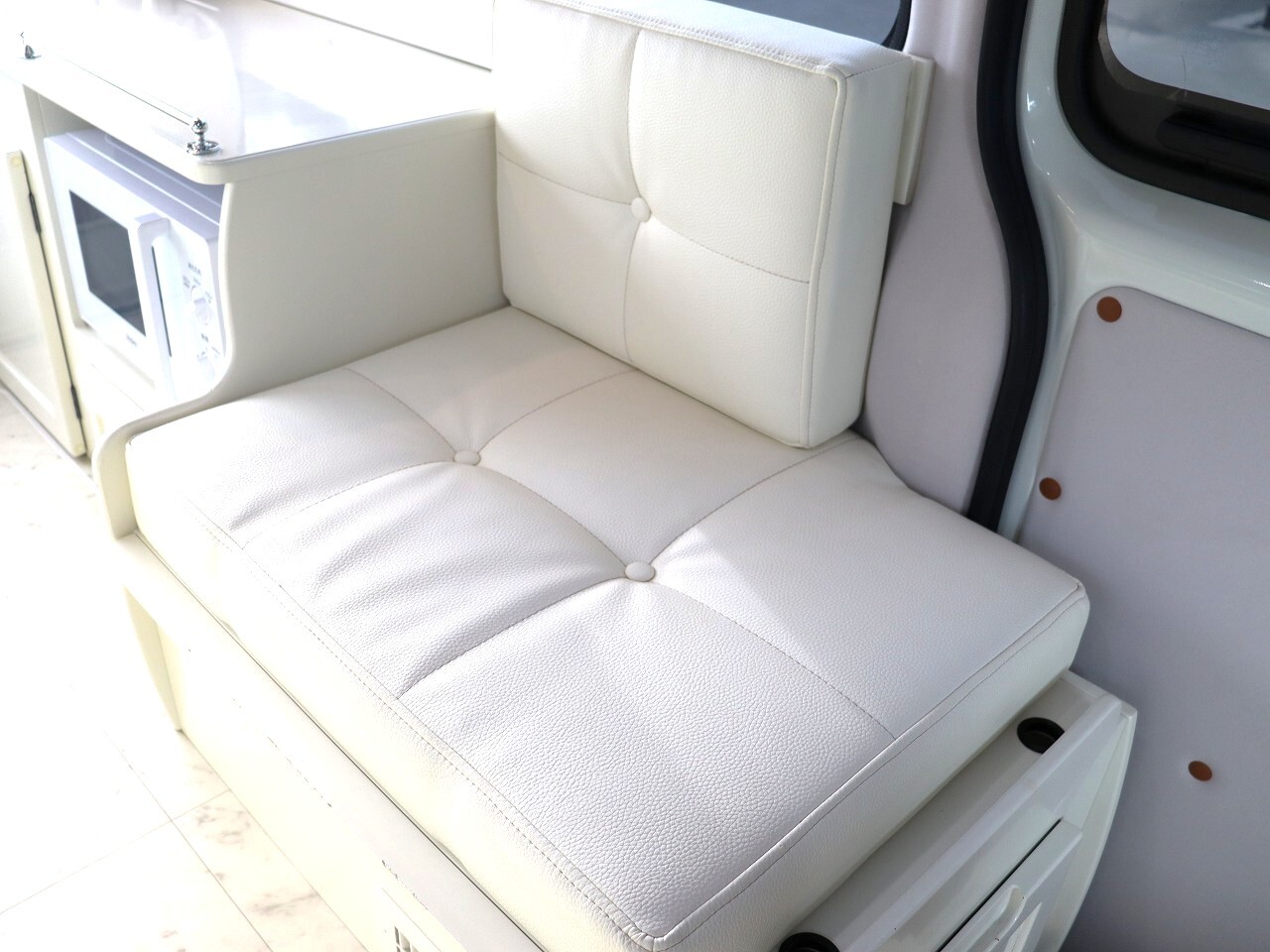 キャンピングカー バンコン ﾊｲｴｰｽ RVﾋﾞｯｸﾌｯﾄ ｽｳｨﾝｸﾞN4.7