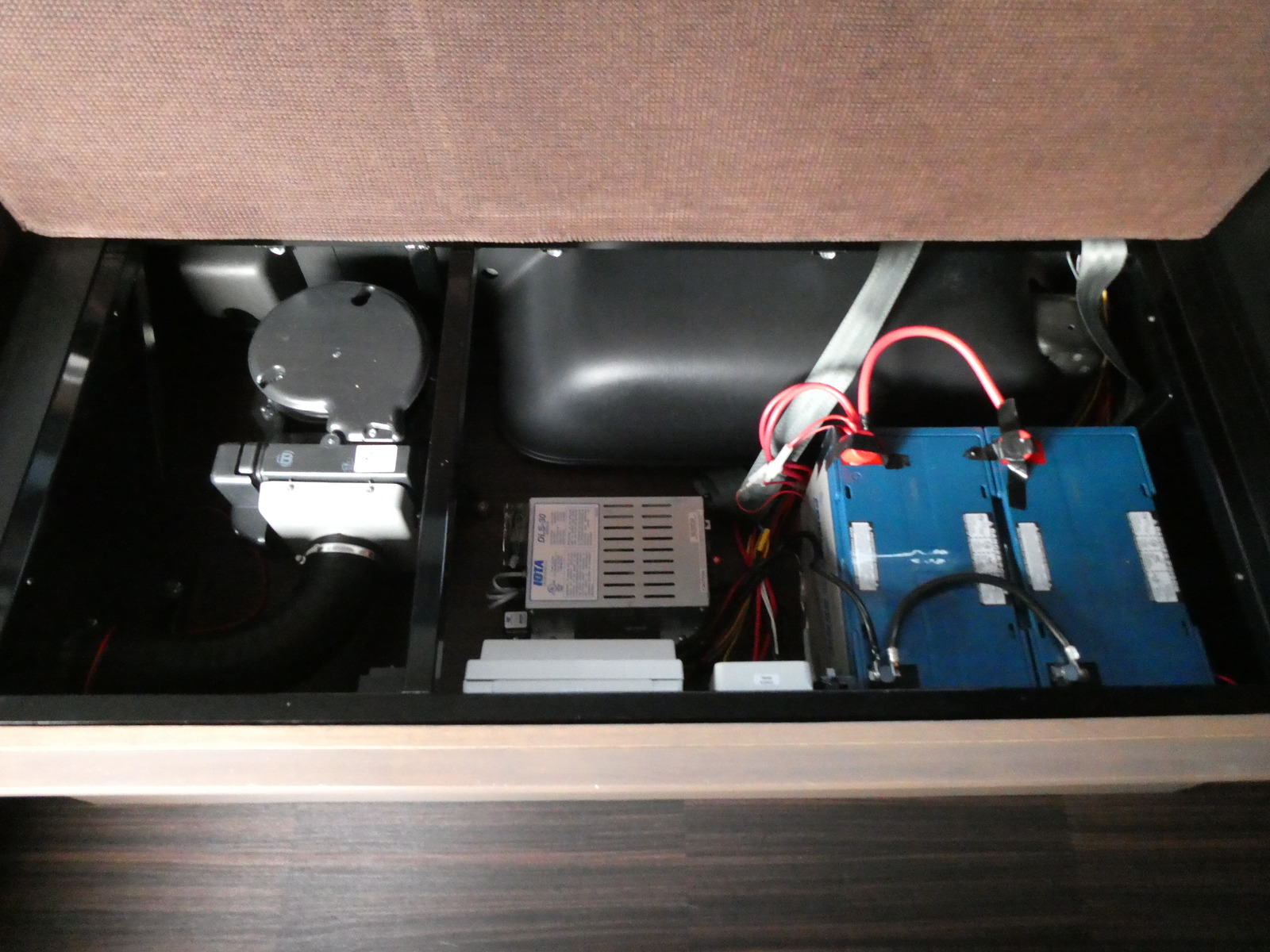 キャンピングカー バンコン ﾄｲﾌｧｸﾄﾘｰ　ｻﾞﾗ