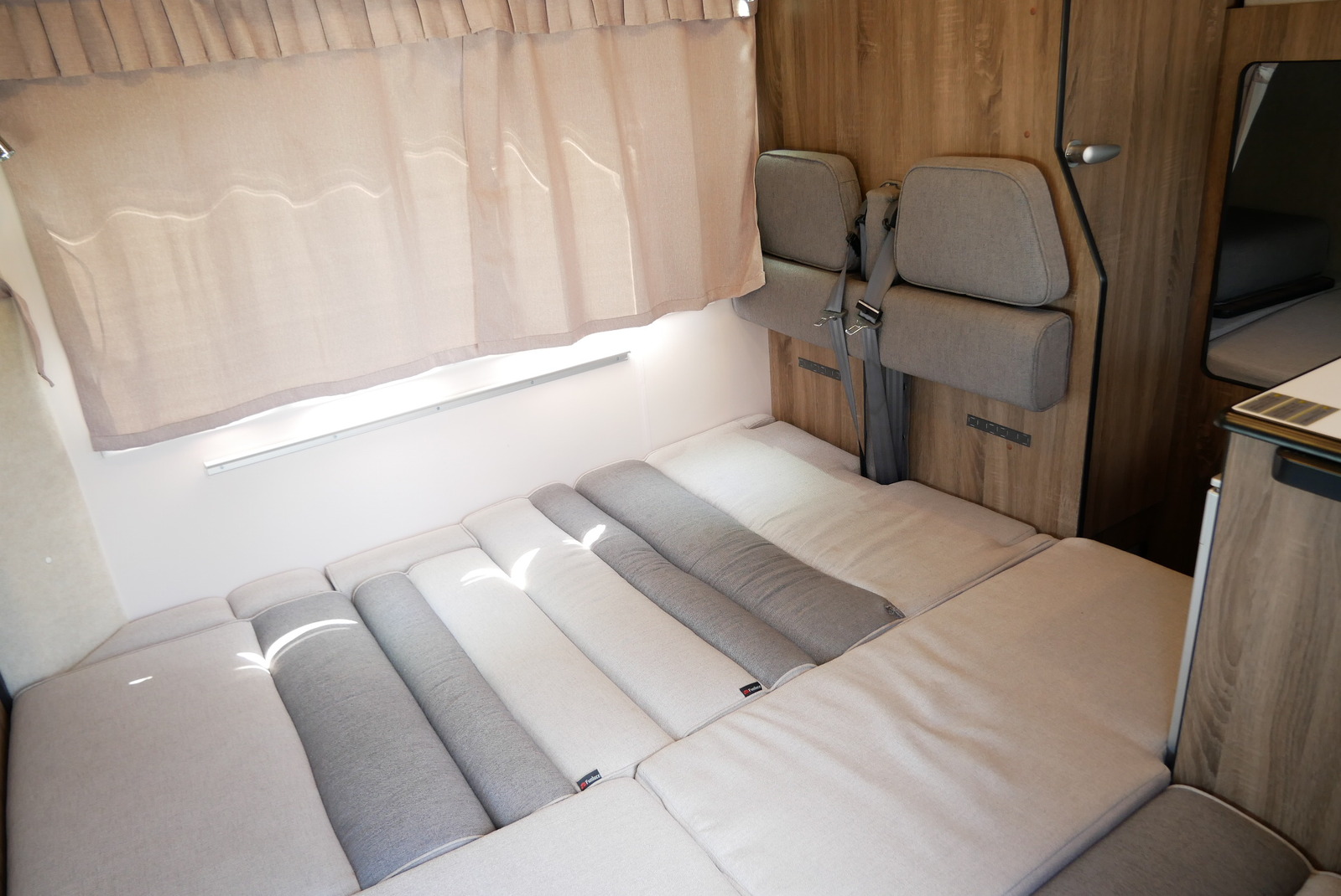 キャンピングカー キャブコン ﾊｲｴｰｽ ﾌｧﾝﾙｰﾁｪｾﾚﾝｹﾞﾃｨ 家庭用AC 4WD