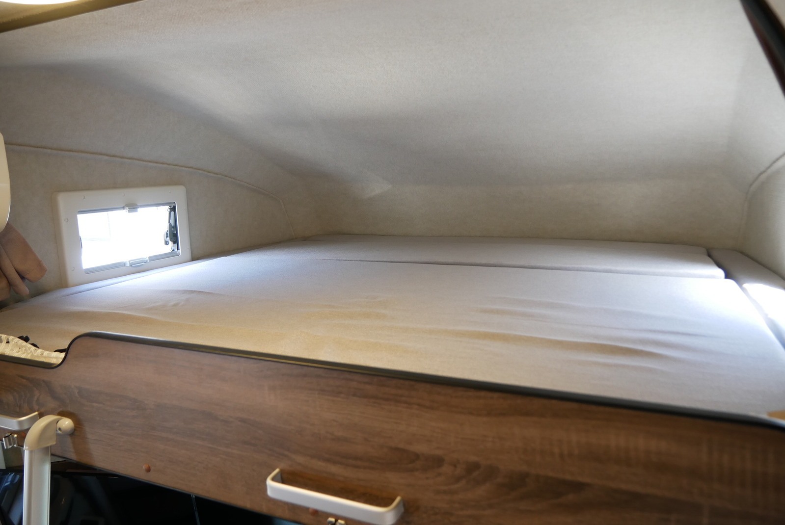 キャンピングカー キャブコン ﾊｲｴｰｽ ﾌｧﾝﾙｰﾁｪｾﾚﾝｹﾞﾃｨ 家庭用AC 4WD