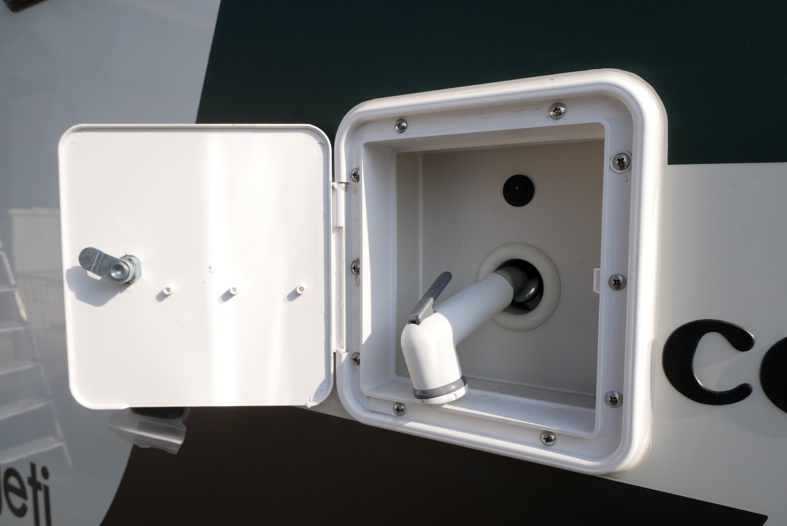 キャンピングカー キャブコン ﾊｲｴｰｽ ﾌｧﾝﾙｰﾁｪｾﾚﾝｹﾞﾃｨ 家庭用AC 4WD