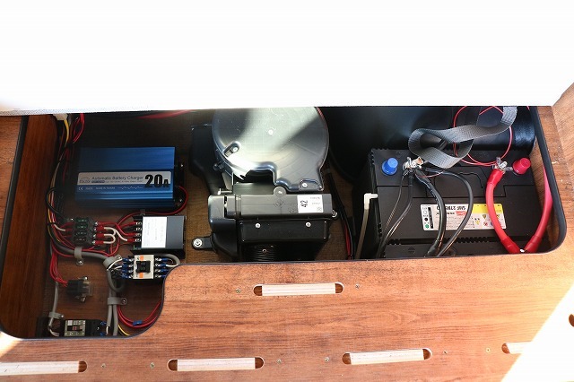 キャンピングカー バンコン ﾊｲｴｰｽ FOCS DS-L 4WD