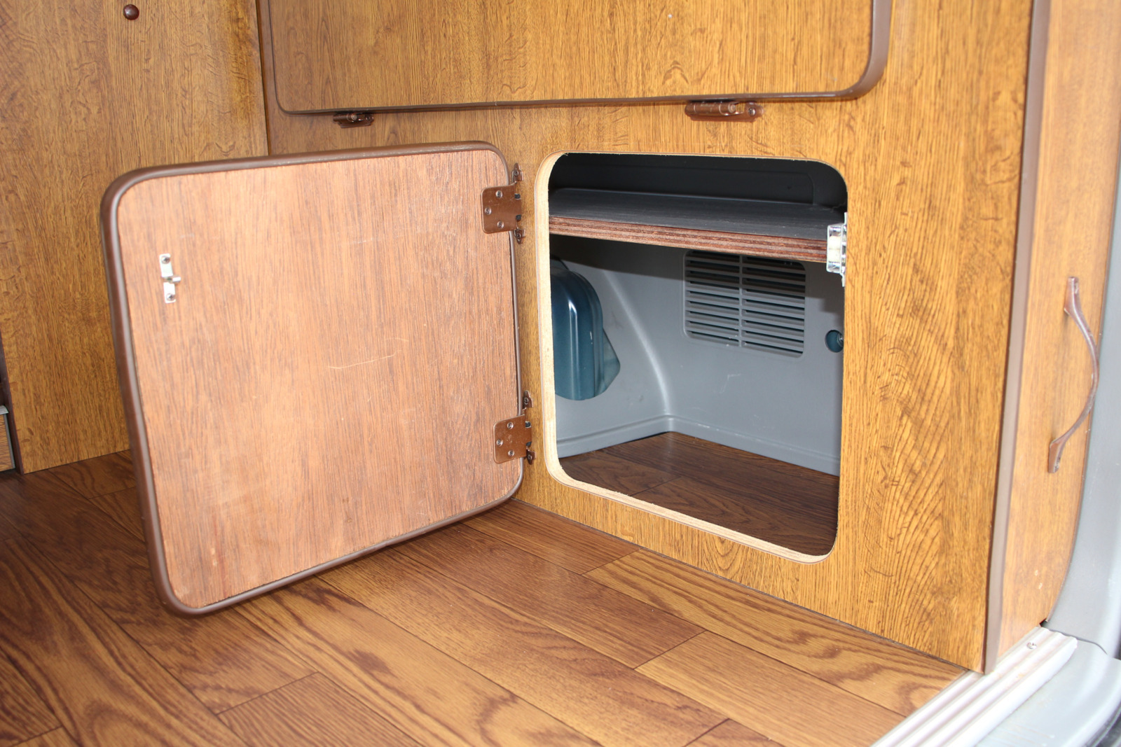 キャンピングカー バンコン ﾊｲｴｰｽ RVｺｰｴｲ ﾌﾞﾛｰﾄﾞ