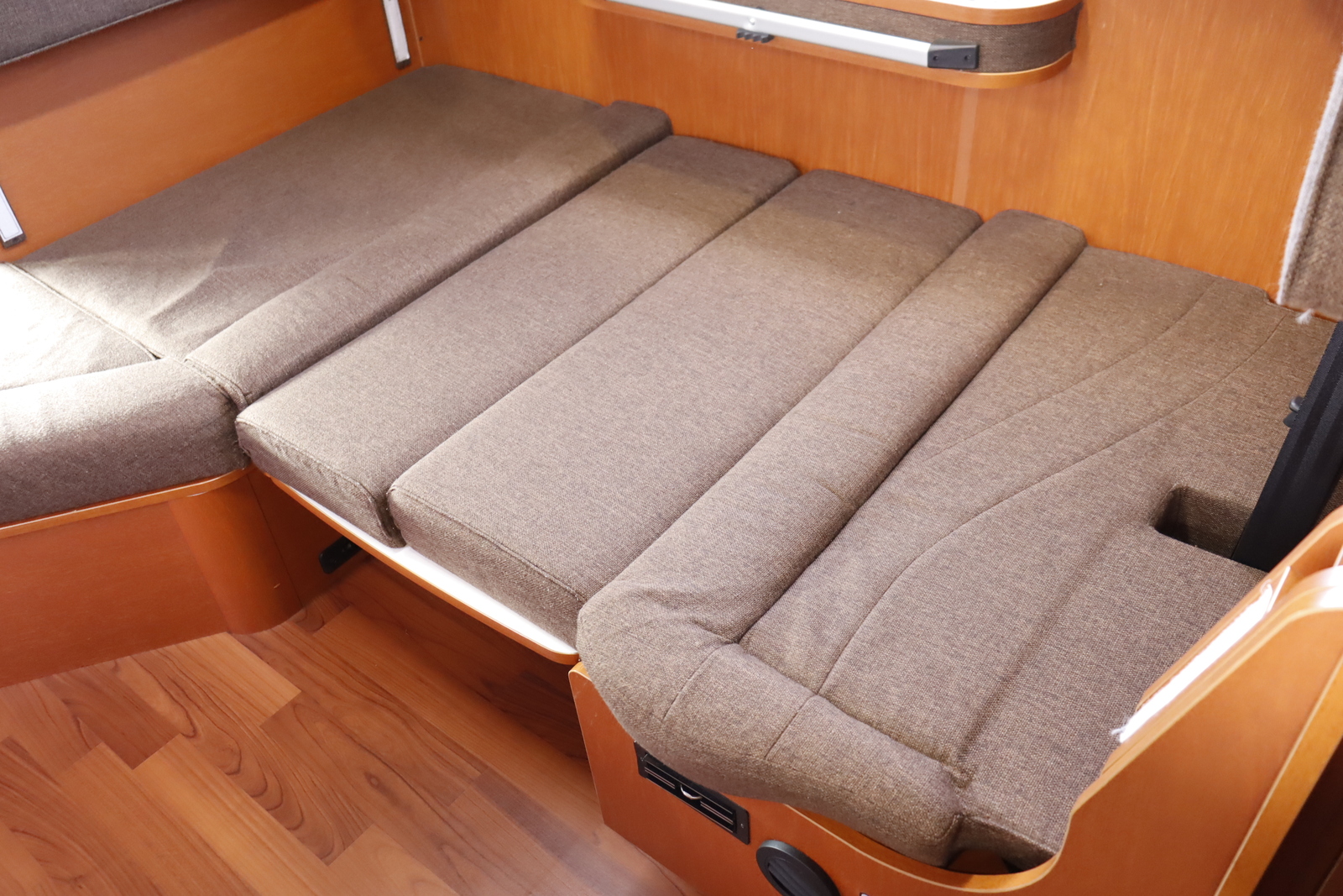 キャンピングカー キャブコン ｶﾑﾛｰﾄﾞ ﾅｯﾂRV ｸﾚｱ5.3Xｴﾎﾞﾘｭｰｼｮﾝ