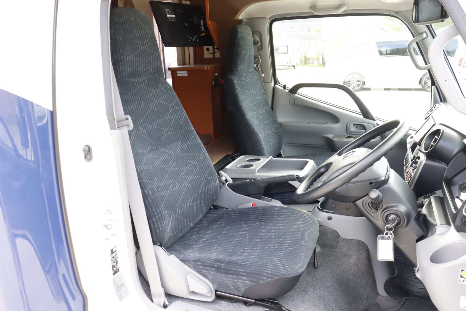 キャンピングカー キャブコン ｶﾑﾛｰﾄﾞ ﾅｯﾂRV ｸﾚｱ5.3Xｴﾎﾞﾘｭｰｼｮﾝ