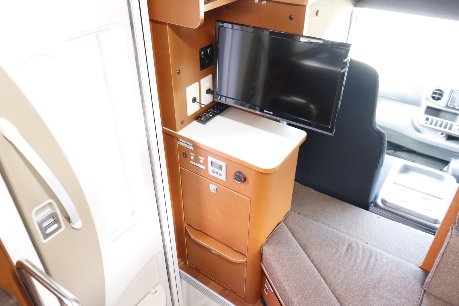 キャンピングカー キャブコン ｶﾑﾛｰﾄﾞ ﾅｯﾂRV ｸﾚｱ5.3Xｴﾎﾞﾘｭｰｼｮﾝ