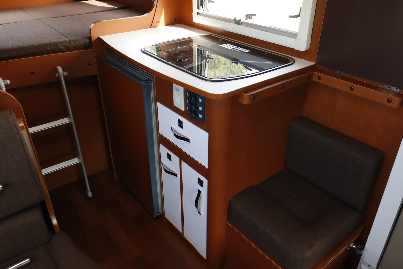 キャンピングカー キャブコン ｶﾑﾛｰﾄﾞ ﾅｯﾂRV ｸﾚｱ5.3Xｴﾎﾞﾘｭｰｼｮﾝ