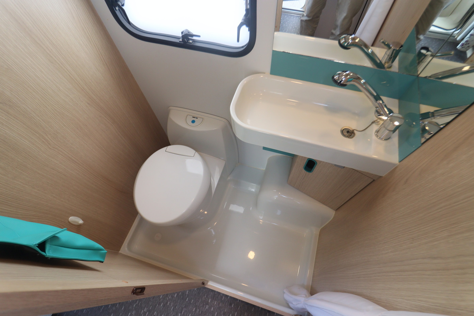 キャンピングカー トレーラー ｱﾄﾞﾘｱ ｱﾋﾞﾊﾞ360DD